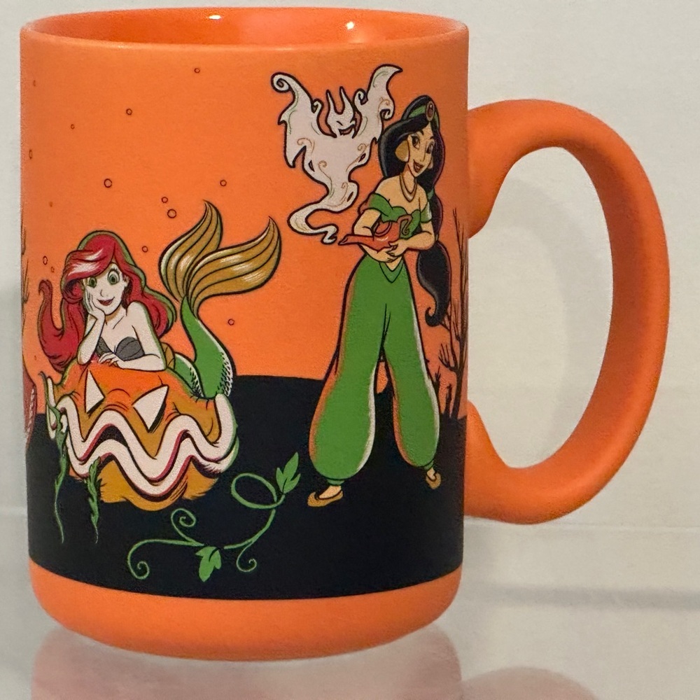 Disney Princesses Halloween Scene Mug - Picture 4 of 4